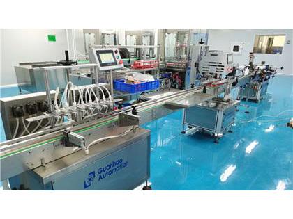 灌裝機(jī)，旋蓋機(jī)，貼標(biāo)機(jī)，生產(chǎn)車間安裝完成